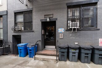 323 East 78th Street in New York, NY - Building Photo - Building Photo
