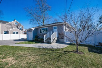 2002 City Ave in Merrick, NY - Building Photo - Building Photo