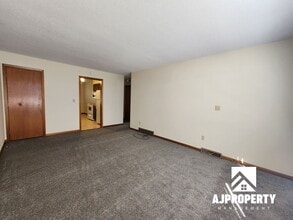 3305 S Elmwood Ave in Sioux Falls, SD - Building Photo - Building Photo