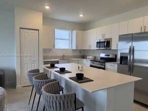 2225 SE 30th St in Homestead, FL - Building Photo - Building Photo