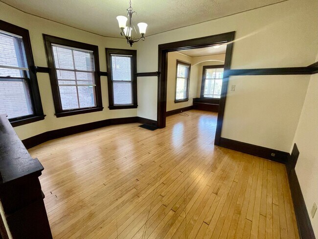 2570 N Murray Ave in Milwaukee, WI - Building Photo - Building Photo