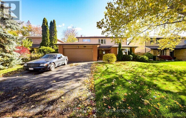 1034 Fredonia Dr in Mississauga, ON - Building Photo - Building Photo