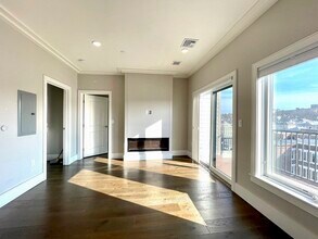 214 Market St in Boston, MA - Foto de edificio - Building Photo