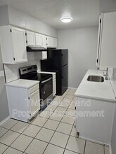 1602 E Kansas City Rd in Olathe, KS - Foto de edificio - Building Photo