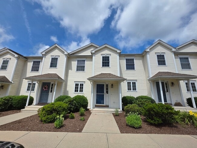 148 Mathewson St in Griswold, CT - Building Photo - Building Photo