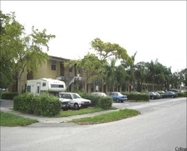 Arthur Street Apartments in Hollywood, FL - Building Photo - Building Photo