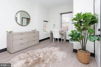 1210 N Calvert St in Baltimore, MD - Building Photo - Building Photo