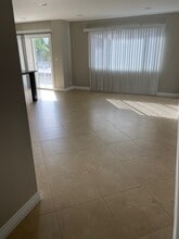 607 N Irena Ave, Unit 202 in Redondo Beach, CA - Building Photo - Building Photo