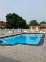 80 Damon Rd in Northampton, MA - Building Photo