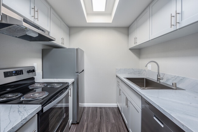 Amber Grove in Sacramento, CA - Building Photo - Interior Photo