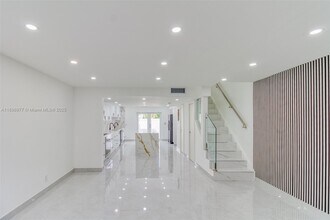 5235 SW 40th Ave in Fort Lauderdale, FL - Building Photo - Building Photo