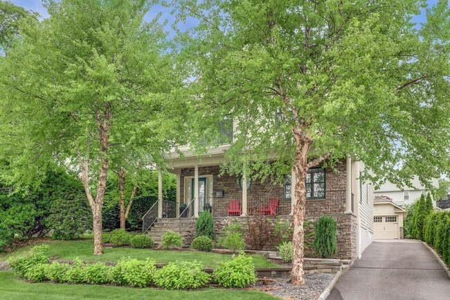 property at 10 Nautilus Pl