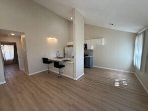 6188 Agee St in San Diego, CA - Foto de edificio - Building Photo
