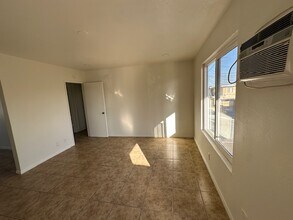 14422 Flallon Ave, Unit Unit # 4 in Norwalk, CA - Building Photo - Building Photo