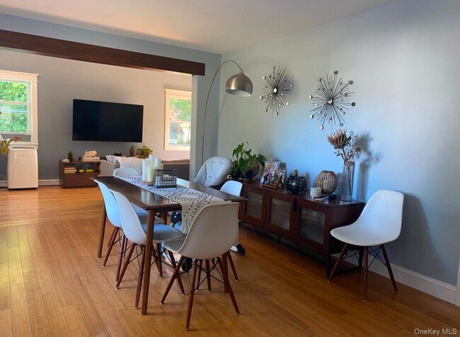 82 Stone Blvd in Massapequa, NY - Building Photo - Building Photo
