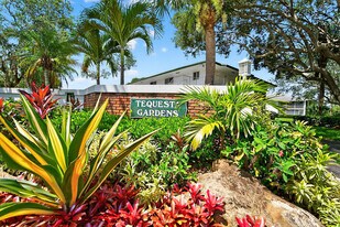 4 Westwood Ave in Jupiter, FL - Building Photo