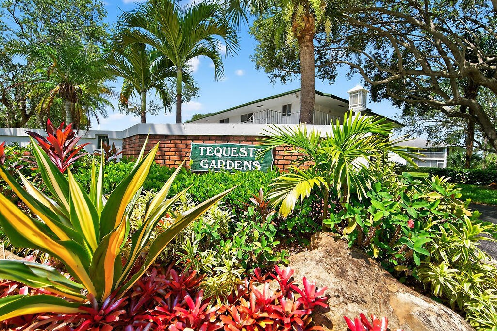 4 Westwood Ave in Jupiter, FL - Building Photo