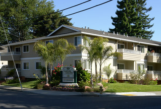 Laurel Grove Apartments in Menlo Park, CA - Building Photo - Building Photo