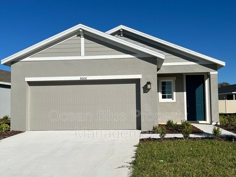 8606 Bonfire Wy in Parrish, FL - Building Photo