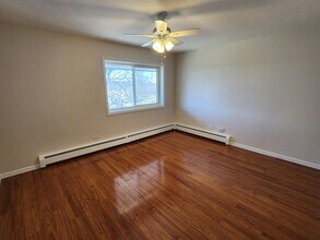 2230 S Goebbert Rd in Arlington Heights, IL - Building Photo - Building Photo