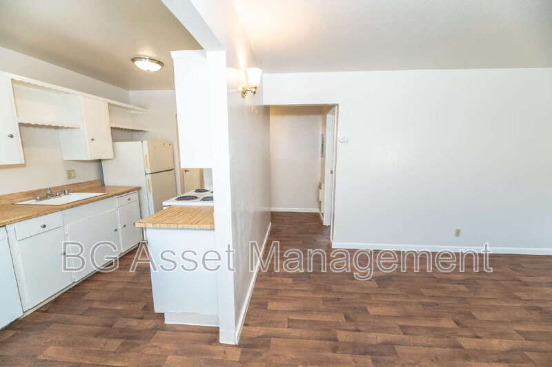 1932 Ethan Way in Sacramento, CA - Building Photo