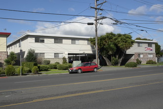 Moana Apartments in Hayward, CA - Building Photo - Building Photo