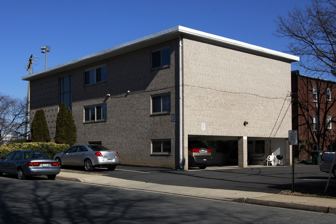 Randolph Apartments in Arlington, VA - Building Photo