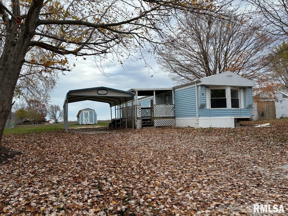 6 Tamaroa Dr in Pawnee, IL - Foto de edificio