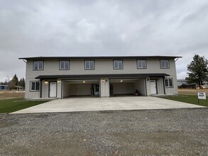 411 W Poplar St, Unit A in Waterville, WA - Building Photo - Building Photo