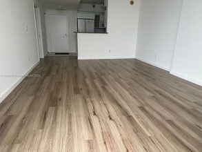 325 S Biscayne Blvd in Miami, FL - Building Photo - Building Photo