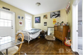 402 Centre St in Boston, MA - Building Photo - Building Photo