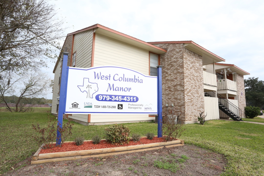 West Columbia Manor in West Columbia, TX - Building Photo