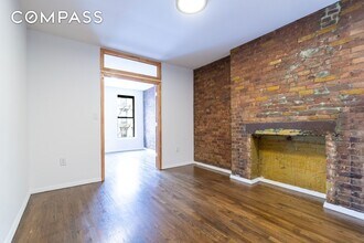 337 E 6th St, Unit 8 in New York, NY - Building Photo - Building Photo