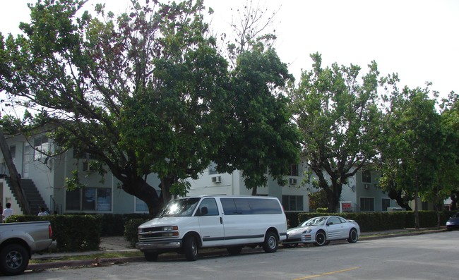 642 Jefferson Ave in Miami Beach, FL - Foto de edificio - Building Photo