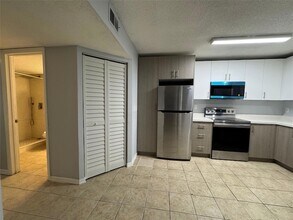 4025 W McNab Rd, Unit 212E in Pompano Beach, FL - Building Photo - Building Photo