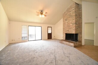 15926 Pfeiffer Dr in Houston, TX - Building Photo - Building Photo