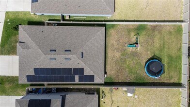 628 Talisi Lp in St. Cloud, FL - Foto de edificio - Building Photo