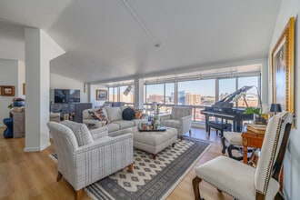 Plaza Point Apartments in Kansas City, MO - Building Photo - Interior Photo