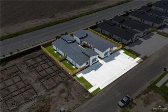 24 Hidalgo Cir in Brownsville, TX - Foto de edificio - Building Photo