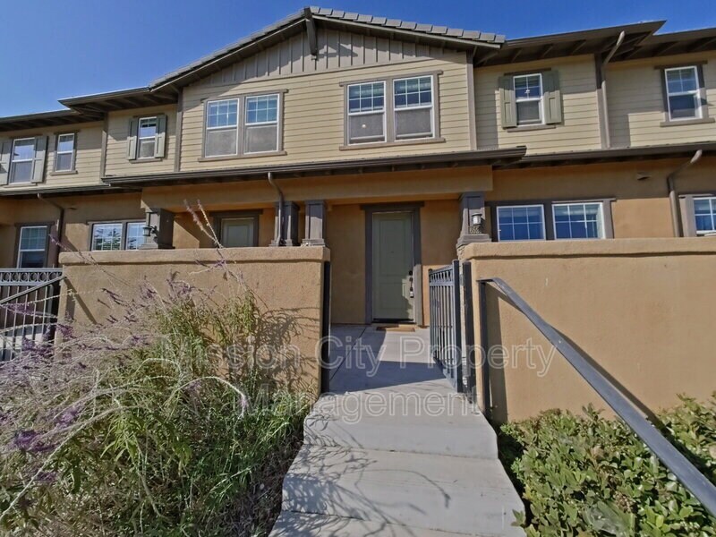 6520 Calle Koral in Goleta, CA - Building Photo