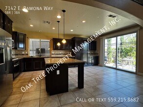 7142 E Ramona Wy in Fresno, CA - Building Photo - Building Photo
