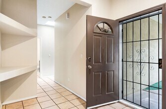 1221 Paisano St NE in Albuquerque, NM - Foto de edificio - Building Photo