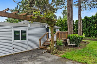 8005 NE 143rd St in Bothell, WA - Foto de edificio - Building Photo