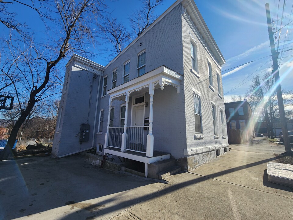 8 Little Monument in Newburgh, NY - Building Photo