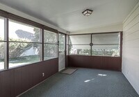 215 W John St photo'