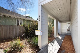 212 Hubbard St in Santa Cruz, CA - Building Photo - Building Photo