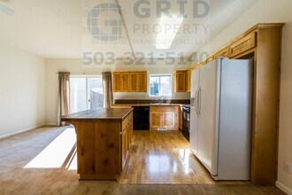 17934 SW Niks Dr in Aloha, OR - Building Photo - Building Photo