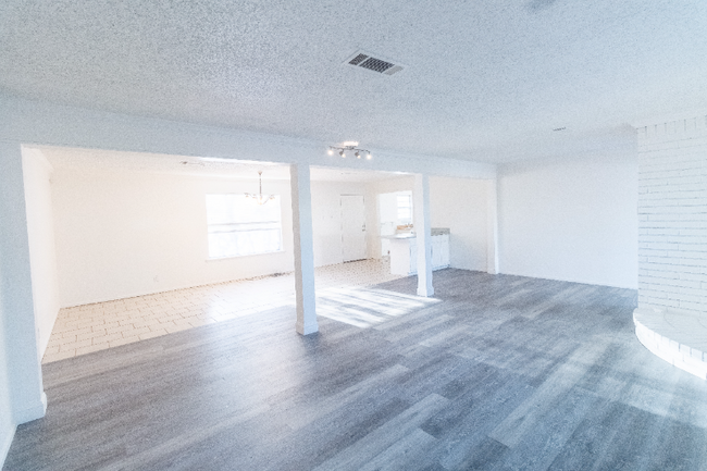 603 Raymond Rd in Midland, TX - Foto de edificio - Building Photo
