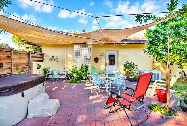 5880 SW 32nd Terrace, Unit 1 in Fort Lauderdale, FL - Foto de edificio - Building Photo