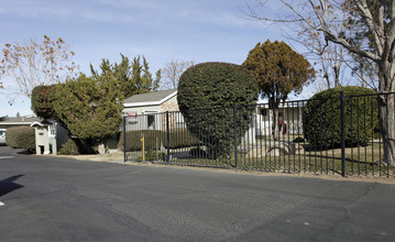 Apple Valley Ranchos Mobile Home Pk in Apple Valley, CA - Foto de edificio - Building Photo